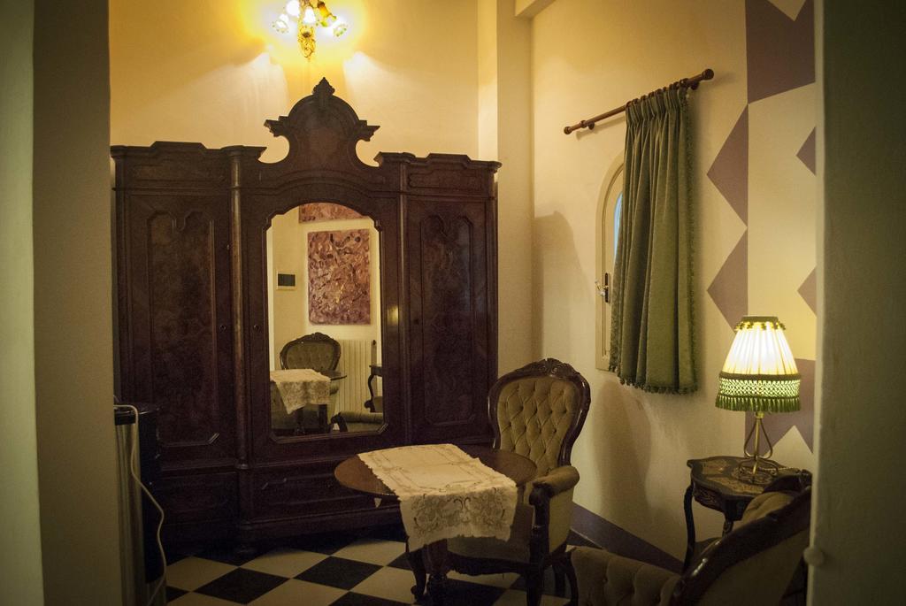Torre Ferrantina B&B De Charme Лече Стая снимка